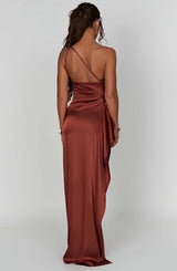 dresses : Valeria – Robe de soirée élégante en satin, asymétrique avec fente haute in van Seroa
