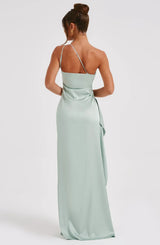 dresses : Valeria – Robe de soirée élégante en satin, asymétrique avec fente haute in van Seroa