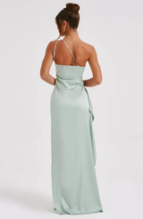 dresses : Valeria – Robe de soirée élégante en satin, asymétrique avec fente haute in van Seroa