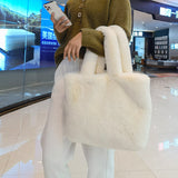 bags : Elena | Sac Femme Fourre Tout en Fausse Fourrure Élégant in Blanc van Seroa