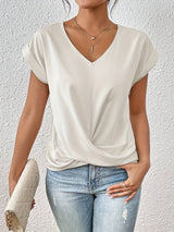 top blouses : Olivia - Blouse Décontractée à Col V avec Manches Courtes et Drapé in Blanc van Seroa