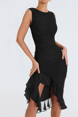 dresses : Willow – Robe de cocktail noire élégante avec volants et coupe asymétrique in Noir van Seroa