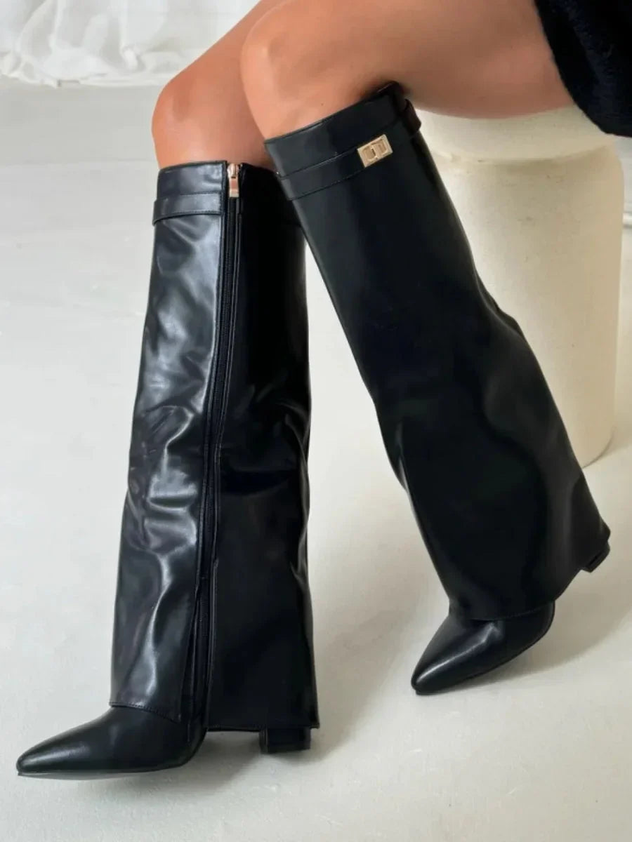 Damskie czarne zamszowe buty z metalowymi klamrami - elegancja i komfort