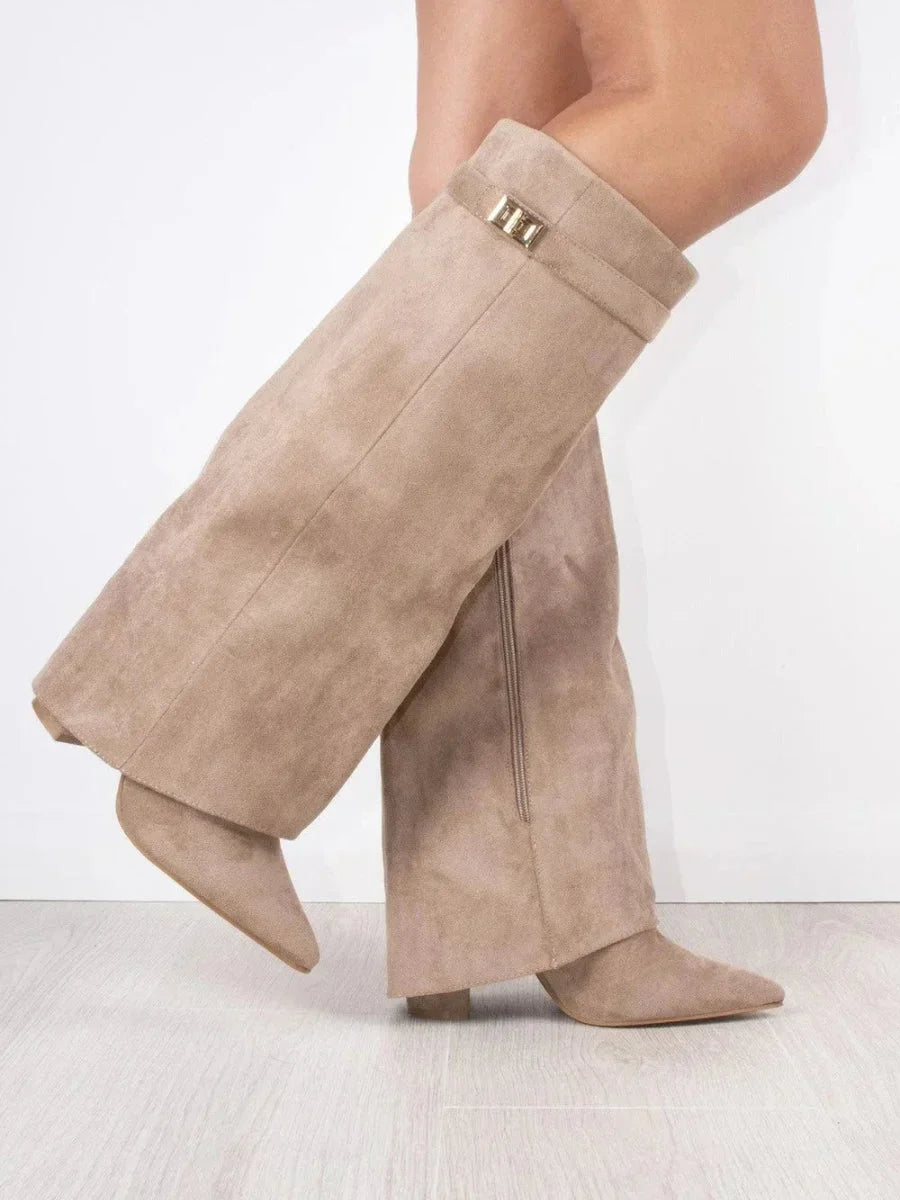 Damskie czarne zamszowe buty z metalowymi klamrami - elegancja i komfort