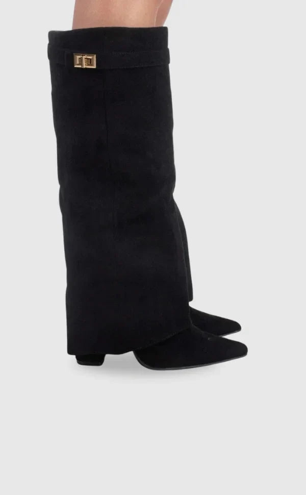 Damskie czarne zamszowe buty z metalowymi klamrami - elegancja i komfort