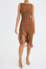 dresses : Willow – Robe de cocktail noire élégante avec volants et coupe asymétrique in Marron van Seroa
