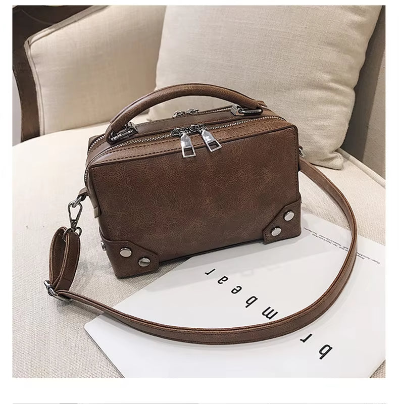 bags : Maya | Sac Bandoulière Femme Cuir Vintage Élégant in Marron van Seroa