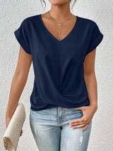 top blouses : Olivia - Blouse Décontractée à Col V avec Manches Courtes et Drapé in Bleu van Seroa