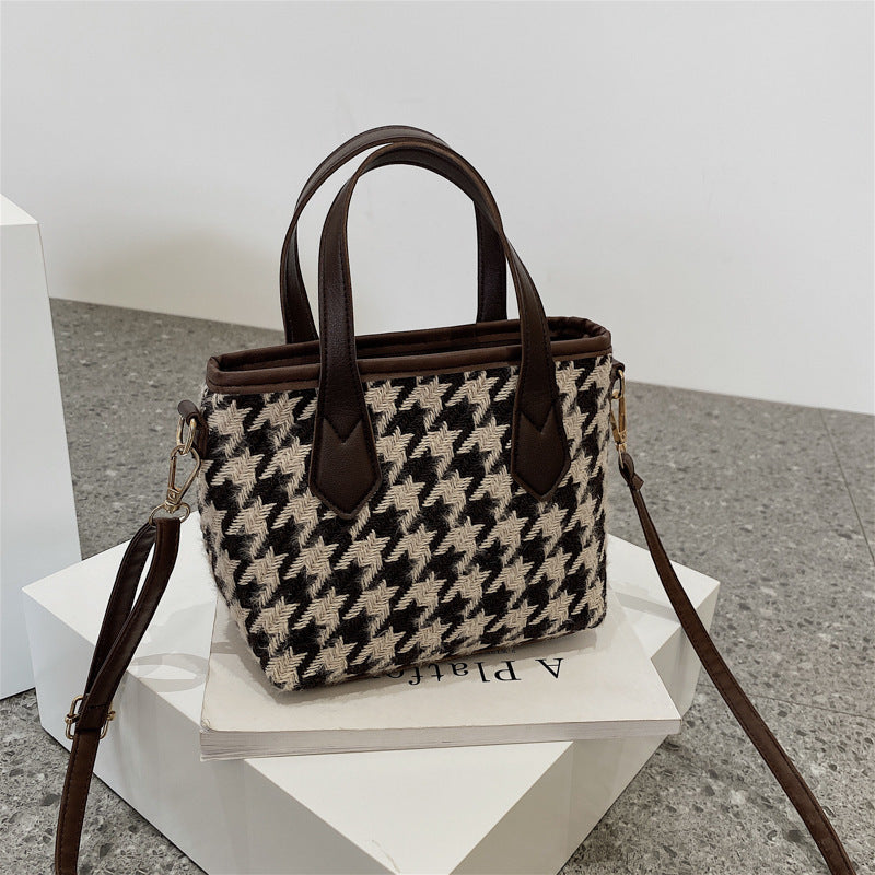 bags : Iris | Sac Bandoulière Femme en Laine Élégant et Pratique in Café van Seroa