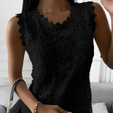 top blouses : Sophie – Blouse élégante sans manches en dentelle avec broderie florale in Noir van Seroa