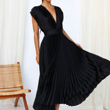 dresses : Isabelle – Robe Midi Élégante Plissée Sans Manches à Décolleté V in van Seroa