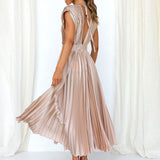 dresses : Isabelle – Robe Midi Élégante Plissée Sans Manches à Décolleté V in van Seroa