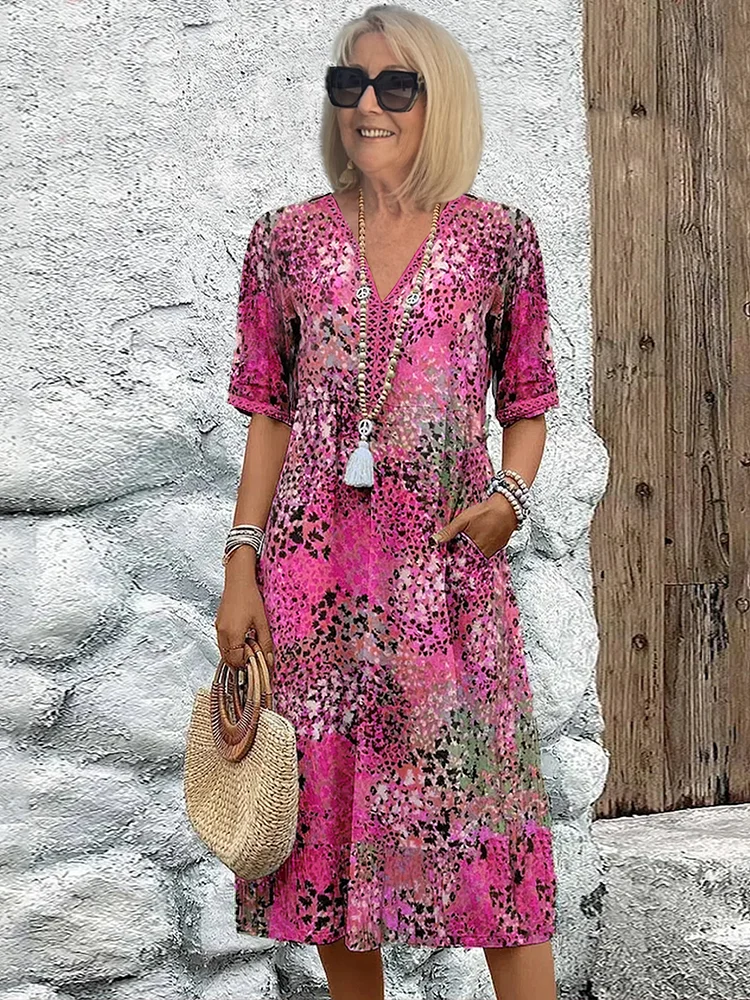 dresses : Avery – Robe Midi Fleurie Légère à Col en V avec Poches in Rose van Seroa
