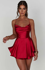 dresses : Sophia – Mini Robe en satin élégante Avec Bretelles Spaghetti et ourlet à Volants in van Seroa