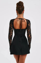 dresses : Maeve – Élégante robe courte corset avec Manches en Dentelle in van Seroa