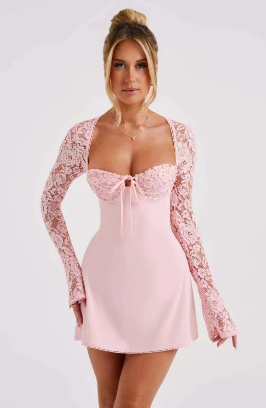 dresses : Maeve – Élégante robe courte corset avec Manches en Dentelle in Rose van Seroa
