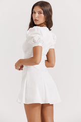 dresses : Lena – Robe courte chic à manches bouffantes et boutons devant in van Seroa