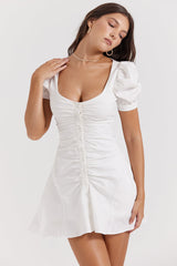 dresses : Lena – Robe courte chic à manches bouffantes et boutons devant in van Seroa