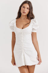 dresses : Lena – Robe courte chic à manches bouffantes et boutons devant in van Seroa