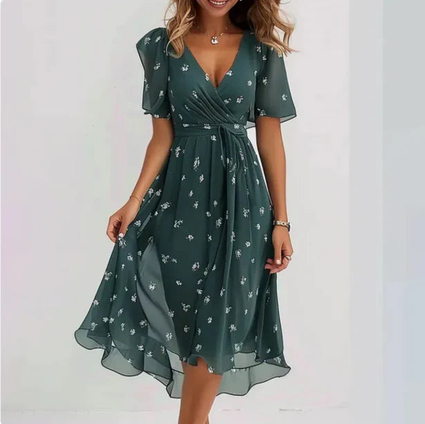 dresses : Amalia – Robe Midi Élégante Portefeuille en Chiffon à Imprimé Fleuri in Vert van Seroa
