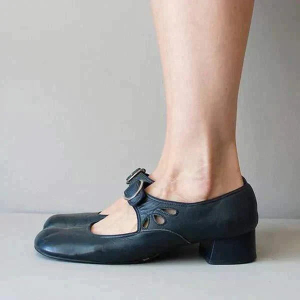 sandals : Myla – Chaussures Élégantes Vintage à Petit Talon et Boucle Confortable in van Seroa