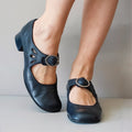 Damskie buty vintage na niskim obcasie z wygodną klamrą