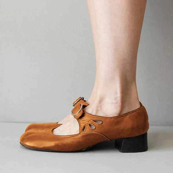 sandals : Myla – Chaussures Élégantes Vintage à Petit Talon et Boucle Confortable in van Seroa
