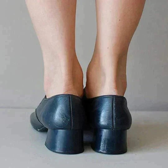 sandals : Myla – Chaussures Élégantes Vintage à Petit Talon et Boucle Confortable in van Seroa