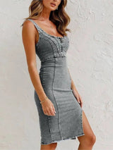 dresses : Selena – Robe En Jean Tendance Moulante Avec Fermeture Éclair Et Fente in Noir van Seroa