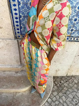 dresses : Chiara – Ensemble de luxe imprimé géométrique coloré : coordonné et robe longue pour resort in van Seroa