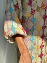 dresses : Chiara – Ensemble de luxe imprimé géométrique coloré : coordonné et robe longue pour resort in van Seroa