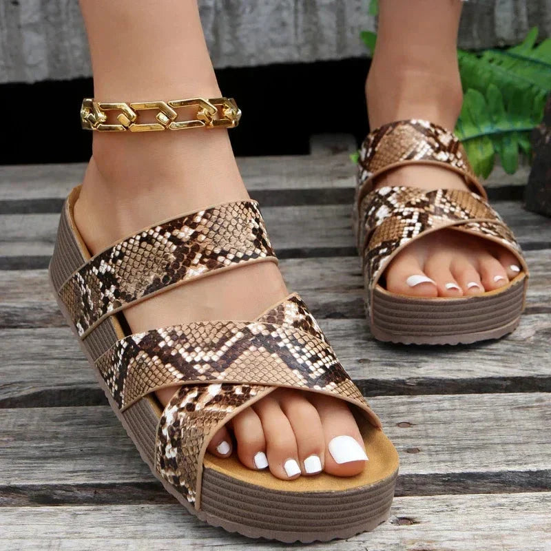 sandals : Kehlani – Sandales à Plateforme Confortables avec Brides Entrelacées Tressées in Imprimé serpent van Seroa