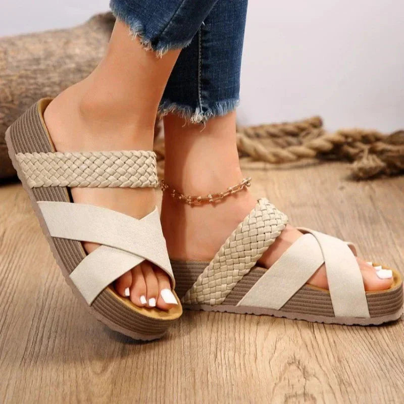 sandals : Kehlani – Sandales à Plateforme Confortables avec Brides Entrelacées Tressées in Beige van Seroa