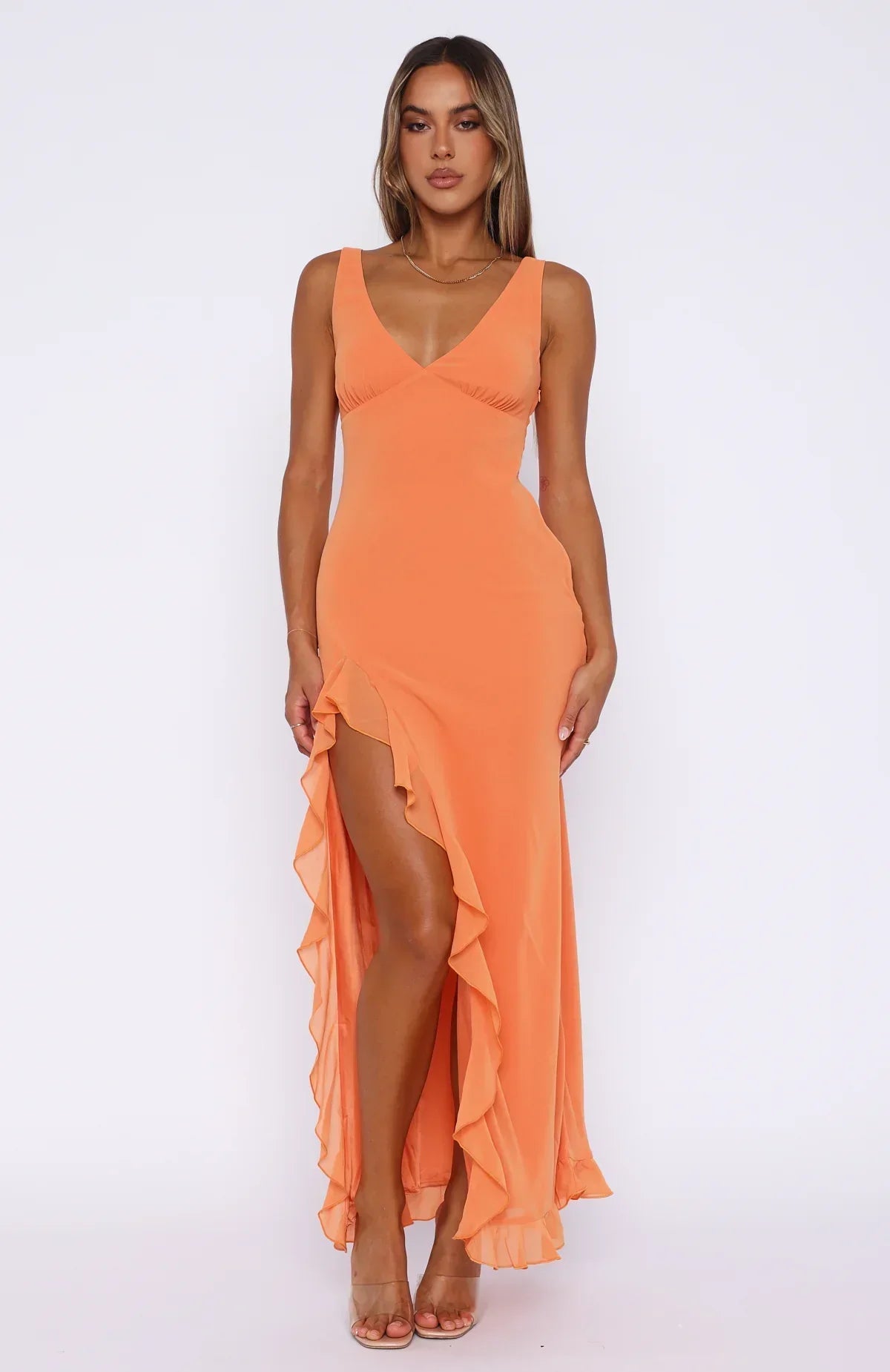 dresses : Sienna – Robe longue de soirée élégante avec volants et fente haute in Orange van Seroa