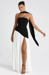 Langes Kleid mit Schlitz für Damen mit Korsett, elegant und modern, für