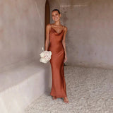 Robe longue femme satinée col bénitier sans manches