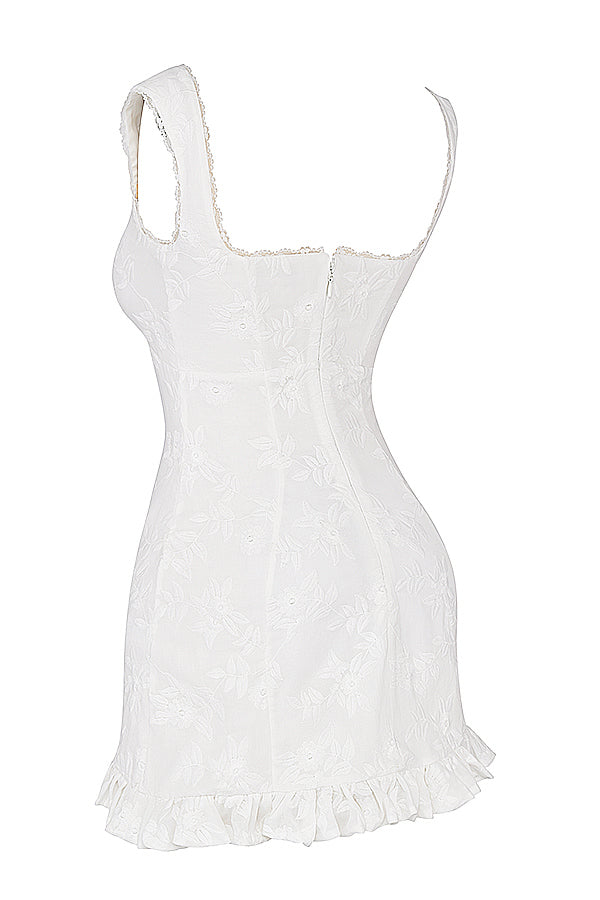 dresses : Isla – Robe d’été courte élégante à volants et bordure en dentelle in van Seroa