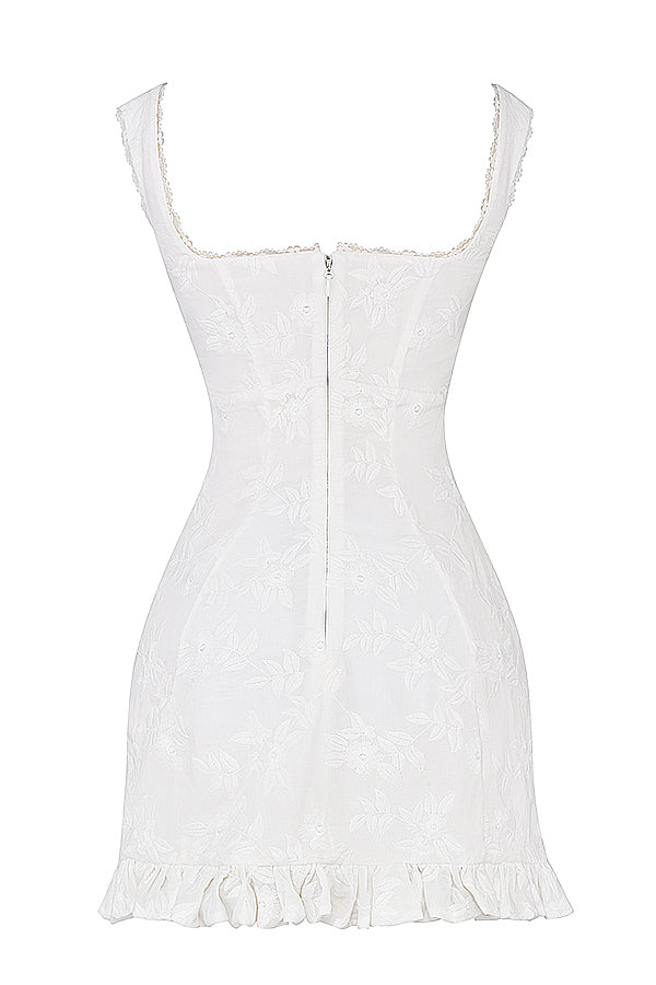dresses : Isla – Robe d’été courte élégante à volants et bordure en dentelle in van Seroa
