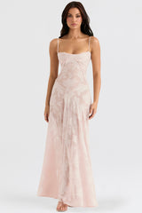 dresses : Genesis – Robe longue romantique à fines bretelles, florale et transparente in Rose van Seroa