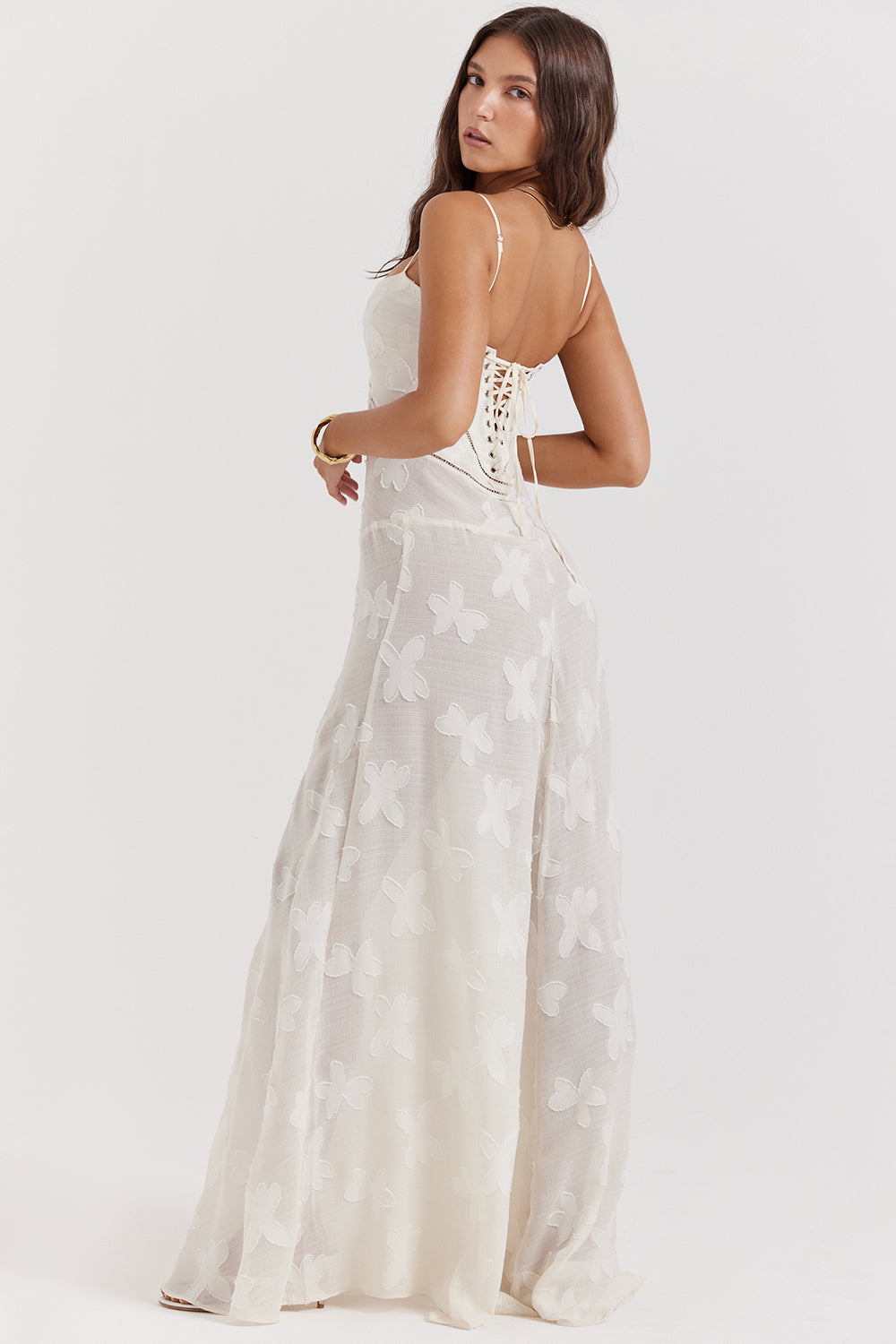 dresses : Genesis – Robe longue romantique à fines bretelles, florale et transparente in van Seroa
