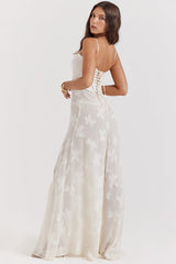 dresses : Genesis – Robe longue romantique à fines bretelles, florale et transparente in van Seroa