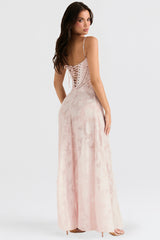dresses : Genesis – Robe longue romantique à fines bretelles, florale et transparente in van Seroa
