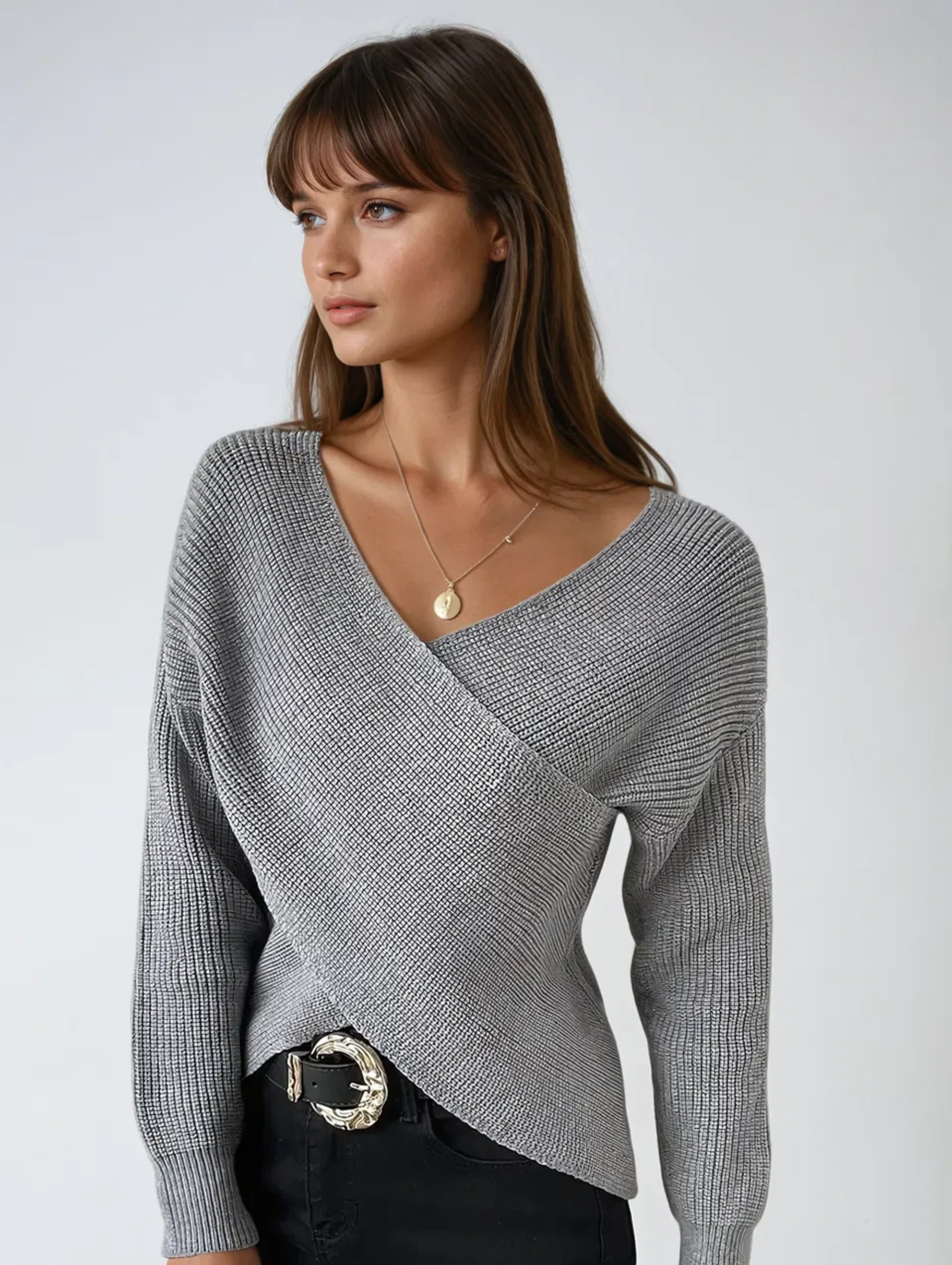 top blouses : Bella – Pull cache-cœur chic en maille avec design asymétrique in van Seroa