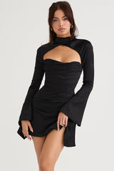 dresses : Sofia - Robe Féminine Chic avec Détails de Manches et Découpe in Noir van Seroa