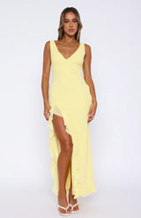 dresses : Sienna – Robe longue de soirée élégante avec volants et fente haute in Jaune van Seroa